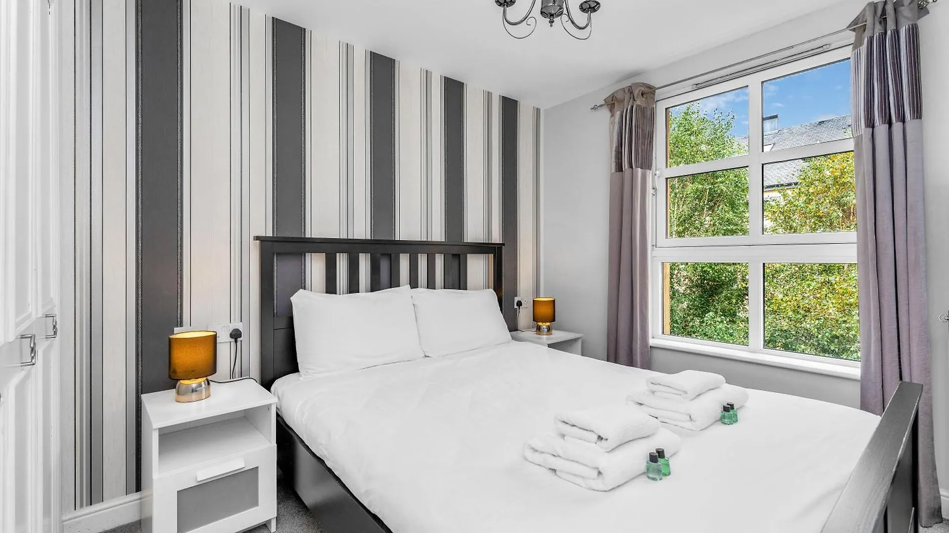 Comfy Place Off Royal Mile, With Parking 爱丁堡 公寓